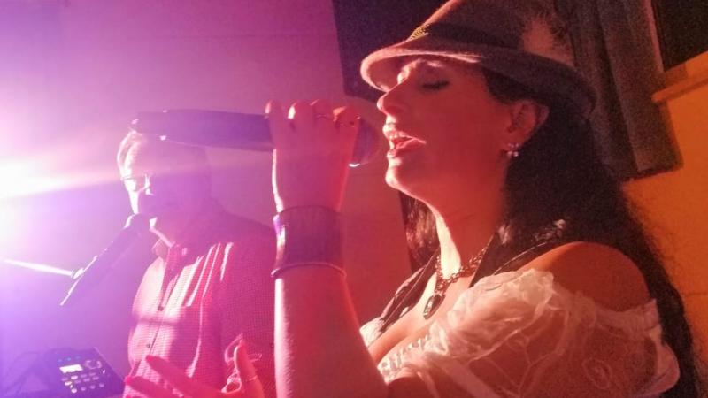 Kompaniefest in der Schützenhalle in Hilden mit dem Duo Black & White