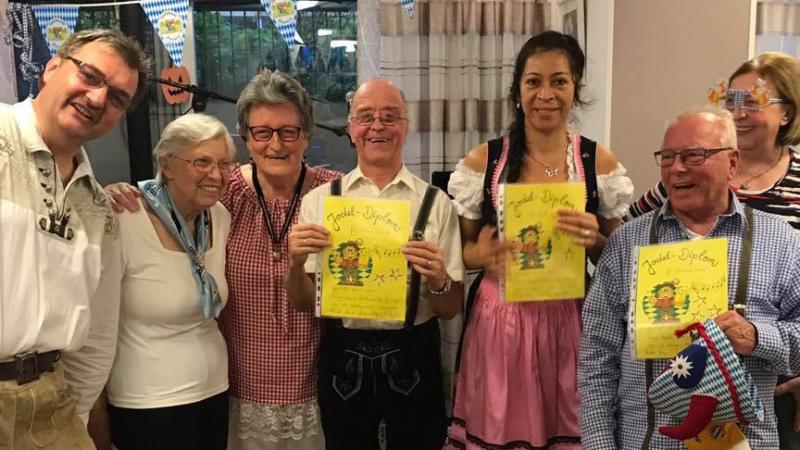 Köln-Alleinunterhalter Thomas Röcher beim Oktoberfest im Seniorenpark „Rosenhof“